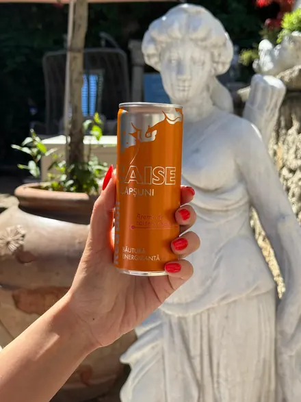 Red Bull Ediția Estivală — Caise & Căpșuni